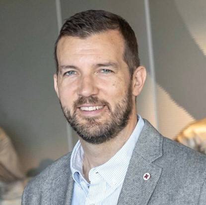 justin mueller headshot