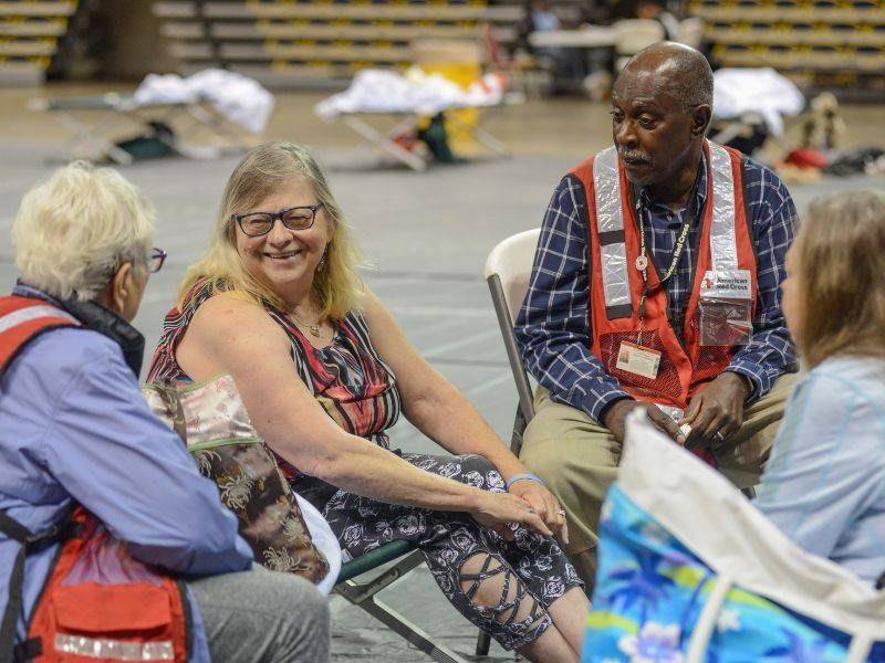 volunteers at shelter