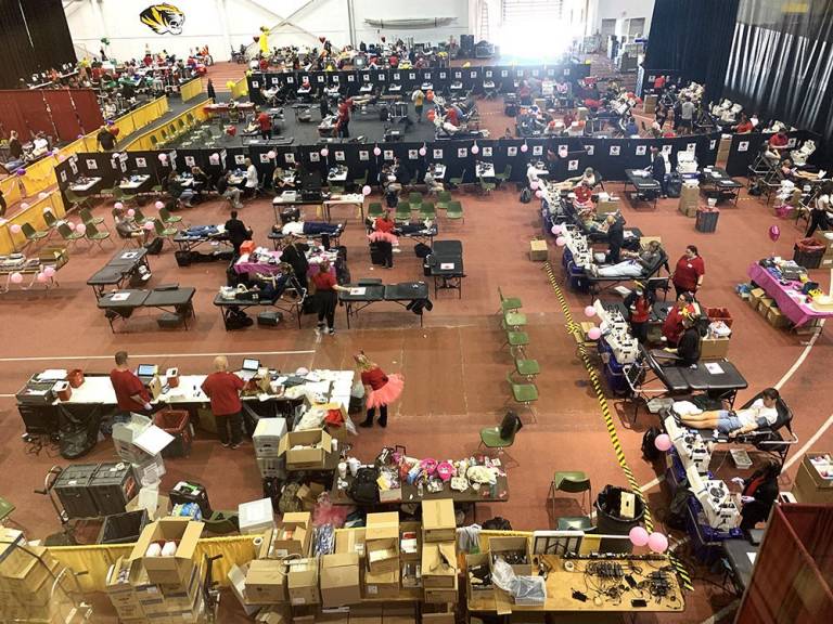 Blood donors and Red Cross workers fill Mizzou Field House for annual Homecoming Blood Drive